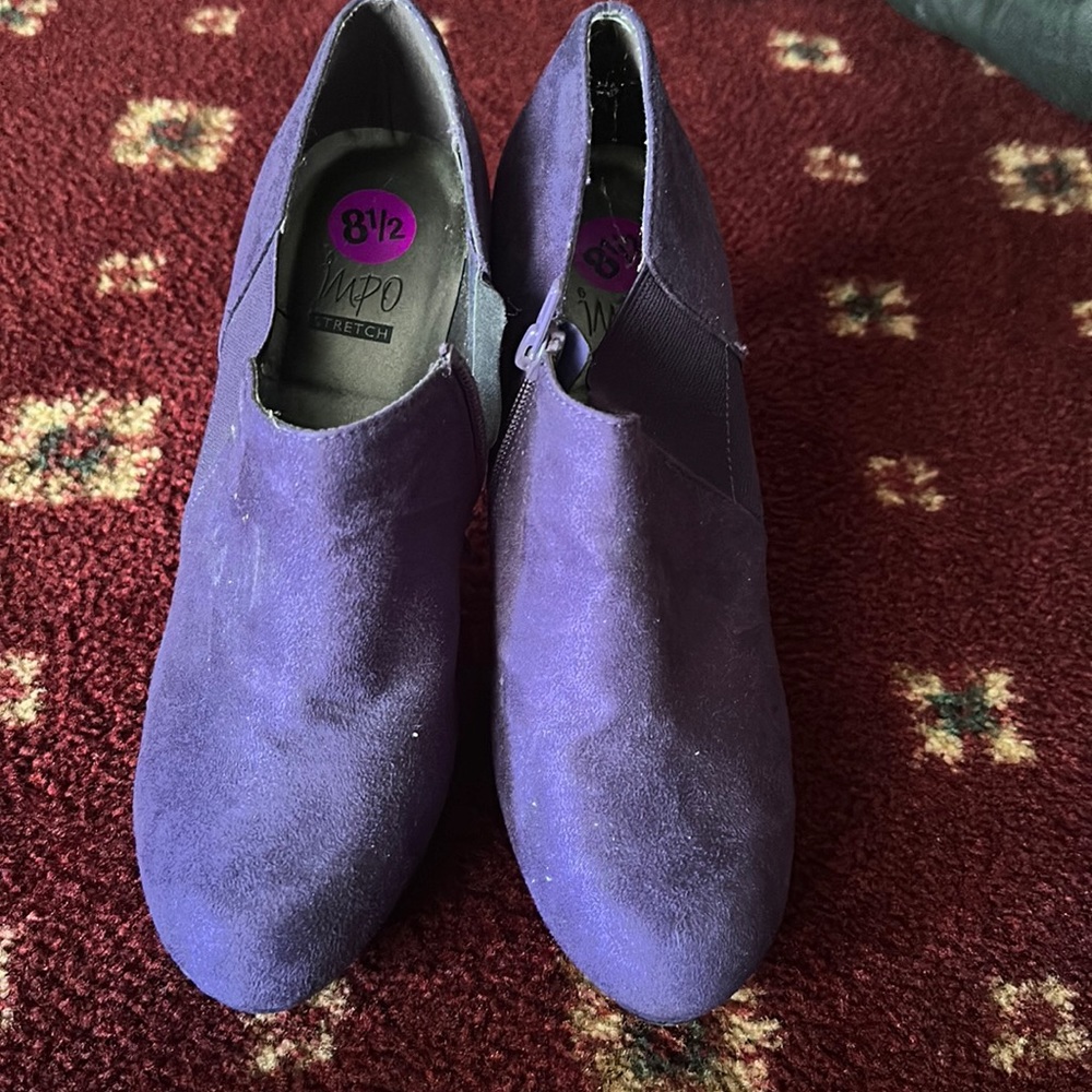 Deep purple, heel size 8.5 never worn